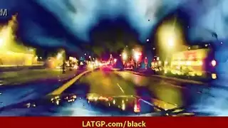 عاهرة ناضجة تمارس جنسًا صاخبًا بينما ابنها على بعد خطوات