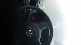 عاهرة شقراء تخدم قضيب الجار بفمها وثدييها