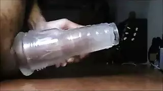 نجمة البورن البريطانية تستمني بقضيب صناعي وهزاز