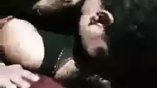 خيال استعراضي: تعرّي علني بالملابس الداخلية ولعب بالفرج