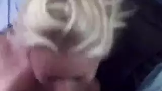 خيال المص المزدوج: شقراوان ساخنتان تعبدان قضيبًا ضخمًا