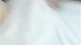 شقراء مثيرة تتخيل عبيدها الشخصيين لحفلات الجنس