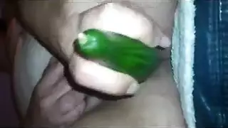 فتاة ألمانية ممتلئة وجارتها في جلسة جنس عنيف