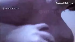 الأم المسيطرة تأمر ابنها بملء فرجها الضيق بالسائل المنوي