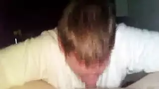 نشاط مص قضيب في مكان منعزل مع صديق ذكر متحمس