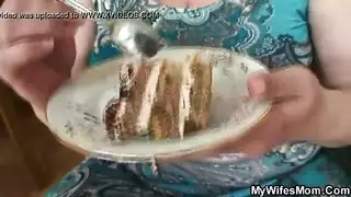 زوجة ممثلة إباحية في الأعلى: ركوب قضيب لا هوادة فيه