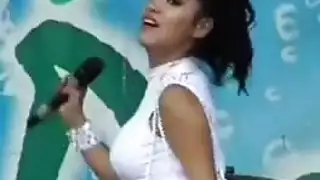 finger لنقطة g من خلال فستانها المثير