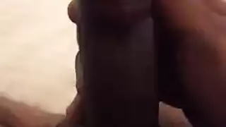 القديم صديقه مقابل