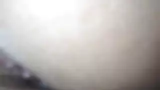 بلوزة حمراء، ملابس داخلية دانتيل، وجلسة مص قضيب مذهلة