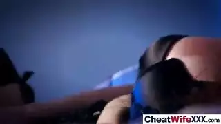 اغتصاب مرت الاب في غيابة سكس اجنبي