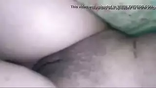 زوجات يتحدين بعضهن لتبادل الشركاء في رباعية جامحة