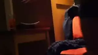 الفتاة الشقراء الجميلة تتعرض للجماع على الوجه وتملأ حلقها في مقطع إباحي