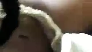 لمس حلمات بنات