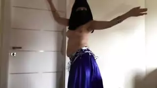 فتاتين محجبة