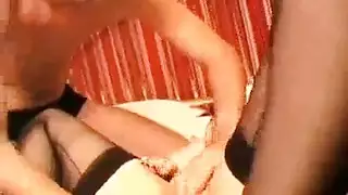 وقحة شقراء تأخذ اختراق مزدوج بقضبان كبيرة