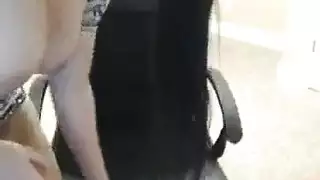 جلسة استمناء ميلف منفردة تنتهي بفوضى من السوائل