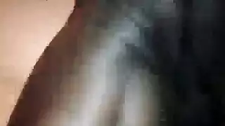 فتاة العصير تتناول نائب الرئيس الطازجة بعد الحصول على امرأة سمراء، لأنها تحب أن تأكل نائب الرئيس الطازجة