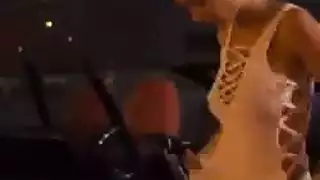 عارضة كام ساخنة تخلع الملابس الداخلية وتغويك بقوة