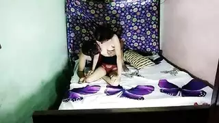 سكسي يعلمه عل نيج ولعبها