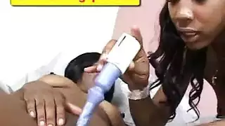 مراهقة يابانية تأخذ قضيبين ضخمين في إيلاج مزدوج صعب