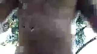 فعل ذو قضيبين على امرأة ناضجة وعاهرة صغيرة السن