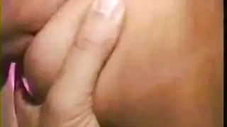 حركة شرجية وكس خشنة على امرأة منحنية