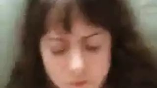 جمال العيون الزرقاء تحصل على نكاح صباحي صارم