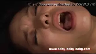 شقراء ساخنة تأخذ عدة أعضاء ذكورية في مشهد صريح دولي