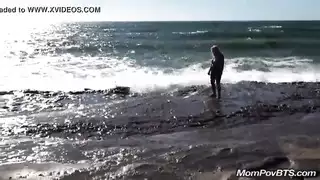 ليندا الممتلئة في مص قاسي ولعب بالثديين