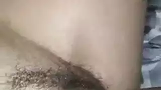 علاقة مكتبية: نائب الرئيس يتلمس صدور موظفته الكبيرة