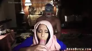 أول فيلم إباحي على الكاميرا للفتاة العربية: جنس فموي عميق وقذف على الوجه