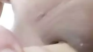 إباحية: إصبع في فرجها المنقوع يدفع هذه الأم التركية للجنون