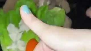 هوس طعام هواة: فتاة عذراء صغيرة تُمارس معها الجنس مع كريمة الطهي