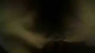 السيدة الروسية ، آنا في شباك الصيد لديها ابتسامة كبيرة على وجهها ، لأن الوقت قد حان للشني