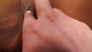 هواة صغار يستسلمون لشرج آسيوي قاس في فيلم إباحي جماعي