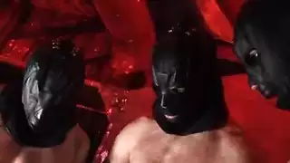 أم مثيرة وشابها في فانتازيا إباحية محرمة