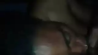 لقاء إباحي: فتاة غربية عارية في ملابسها الداخلية