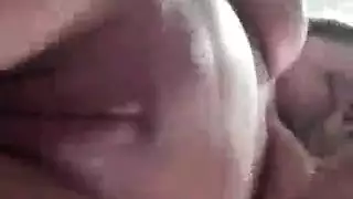 تبول الشقراء في مكان عام مشهد تبول مثير