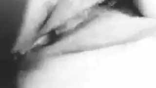 إباحية حميمة أمام المدفأة: ثنائي متزوج يمارس الجنس بشغف