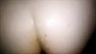 شاب مستقيم يمارس الجنس مع مؤخرة كبيرة على المكتب، ويفرغ مرارًا وتكرارًا