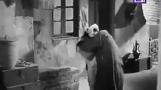 فيلم إباحي عربي قديم: قبلة فرنسية ومشاهد صريحة في الغرفة