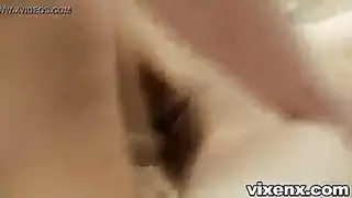 مراهقة أوروبية في بزة موحدة تتعرى وتُمارس الجنس