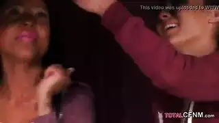 مهارات الحلق العميق لهذه السمراء تستنزف الرجال القرنين