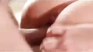 شاب اينيك فتاتين رومنسي