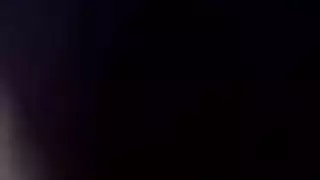 فتاتان ممتلئتان في حركة شفاه صريحة واستكشاف لسان مرح