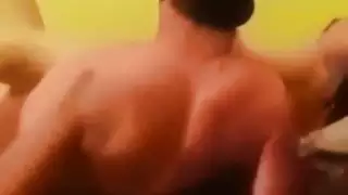 إباحية الديوث القصوى: جنس أم وابن مع الأب المذلول يشاهد