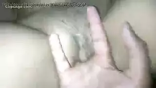 مراهقة تلمس ثم تمارس جنس صريح في مقطع صريح