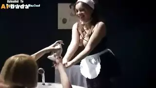 ينيك الخدامه امام زوجته مترجم