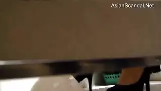 متلصص حمام ساخن: أوضاع كلابية عنيفة وعلاقة فموية عميقة