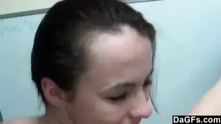 جلسة اللعنة السريعة مع مراهق صغير في مكان العمل البديل ممارسة الجنس السريع مع شاب صغير في مكان العمل